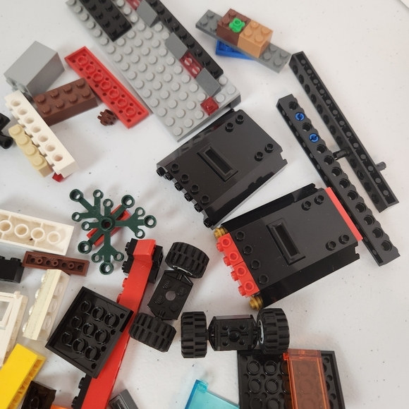 Lego Lot Of Loose Pieces Parts Blocks Minifig Minifigures Shark - Picture 8 of 10